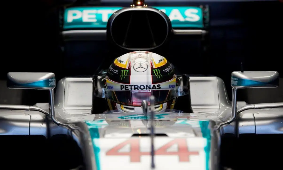 Sim racing Is Too Hard For Lewis Hamilton